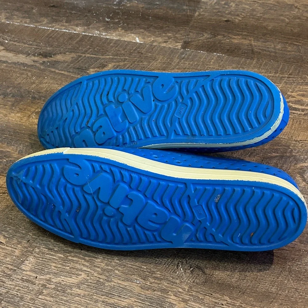 Native Jefferson Blue Perforated Slip-On ‎ Cream Rubber Toe Cap Size Men’s 11